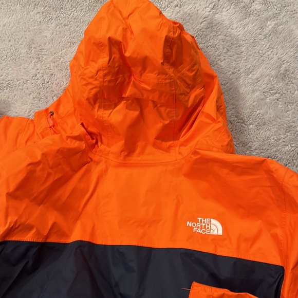 The North Face Men’s Windbreaker Orange/Navy Jacket - Picture 8 of 8